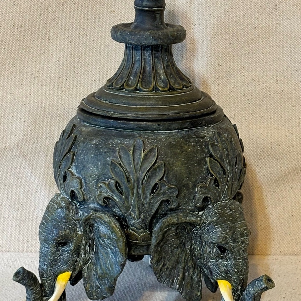 Elephant Design Wall Hook in Black and Gold